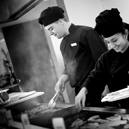 Hotel Cm Castell De Mar 4*