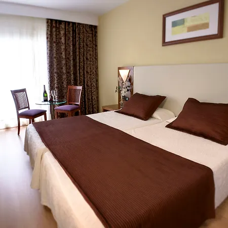 Hotel Cm Castell De Mar 4*