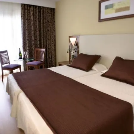 Hotel Cm Castell De Mar 4*
