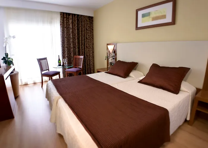 Hotel Cm Castell De Mar 4*